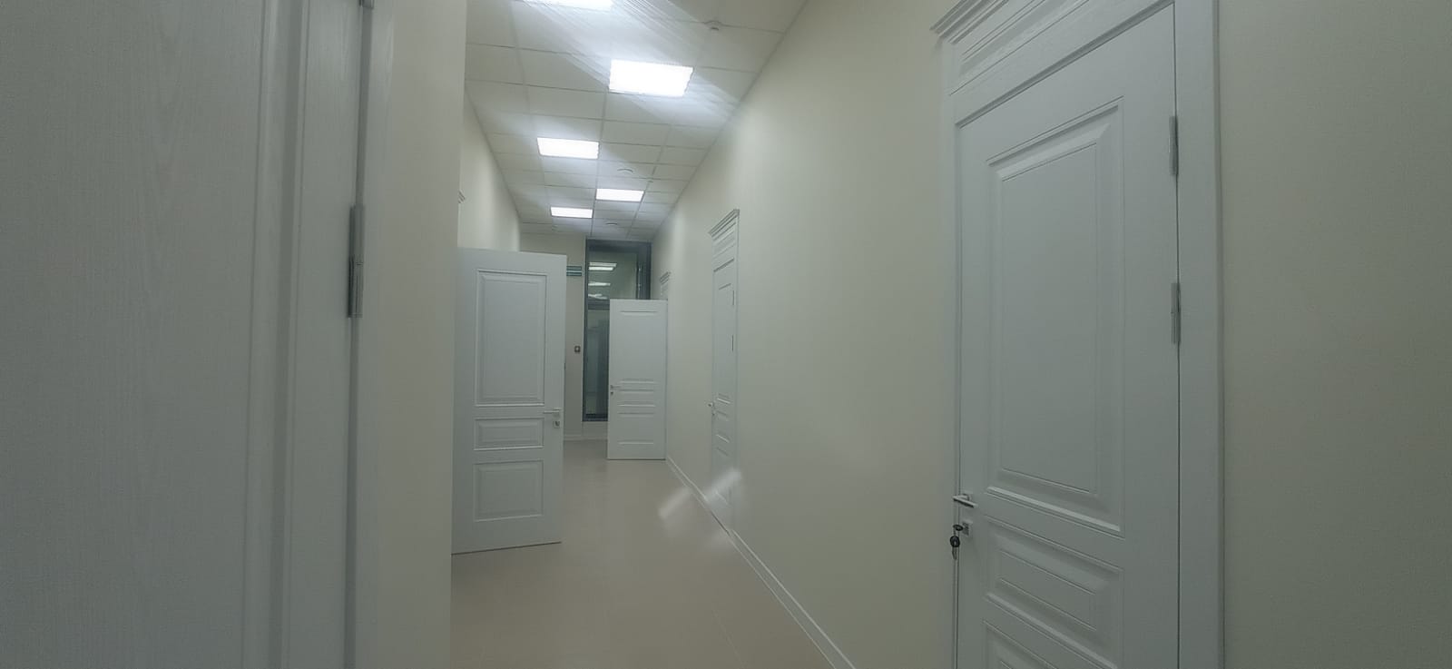 Предлагаем к аренде офисное помещение в офисном центре площадь 11 м² на 2 этаже, напрямую от собственника._2