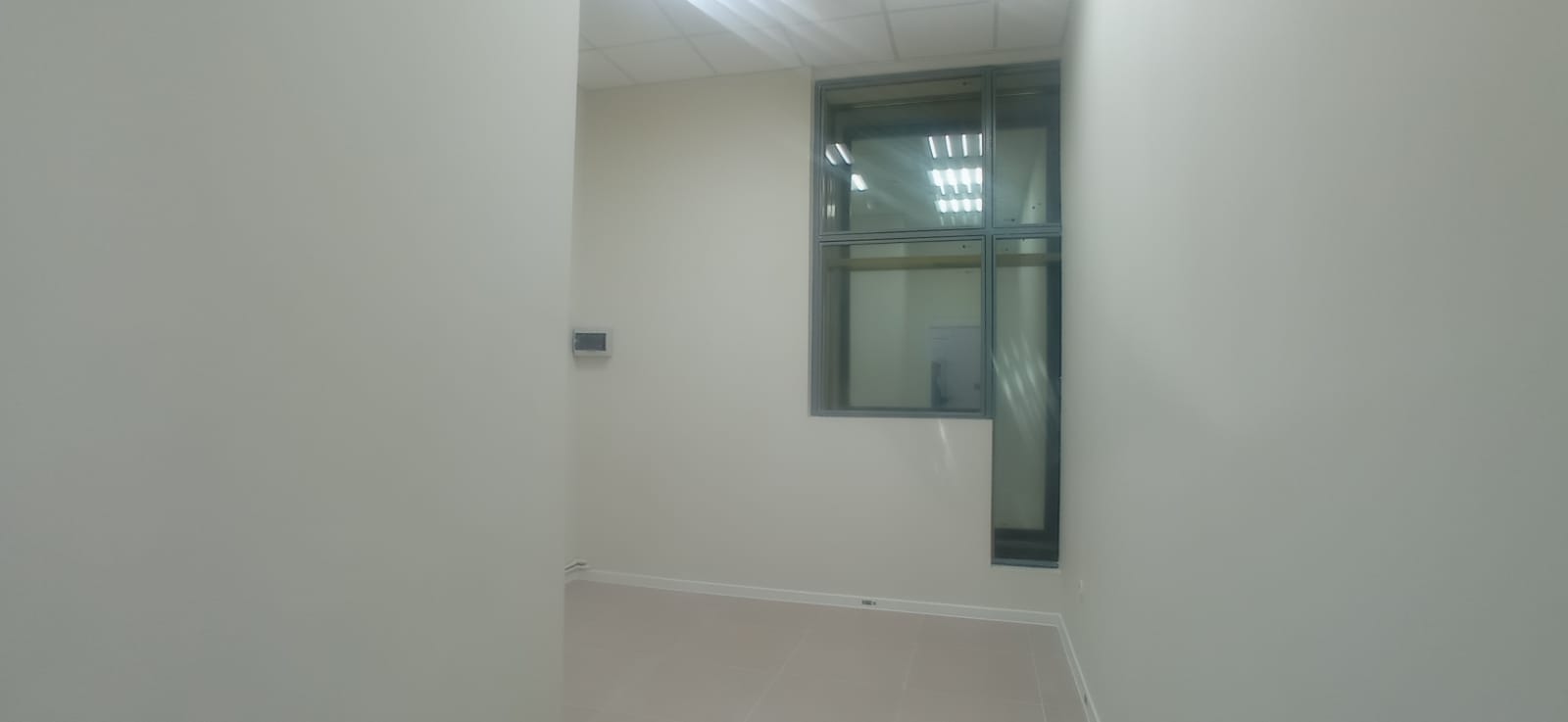 Предлагаем к аренде офисное помещение в офисном центре площадь 14,5 м² на 2 этаже, напрямую от собственника._10
