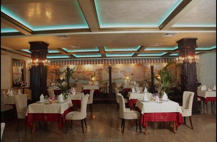 Предлагаем к продаже Гостинично-ресторанный комплекс «Версаль»,расположен по ул Розы Люксембург, д. 144, общей площадью 1424 м² на зем. участок 2013 м² с готовым Бизнесом, напрямую от собственника._13