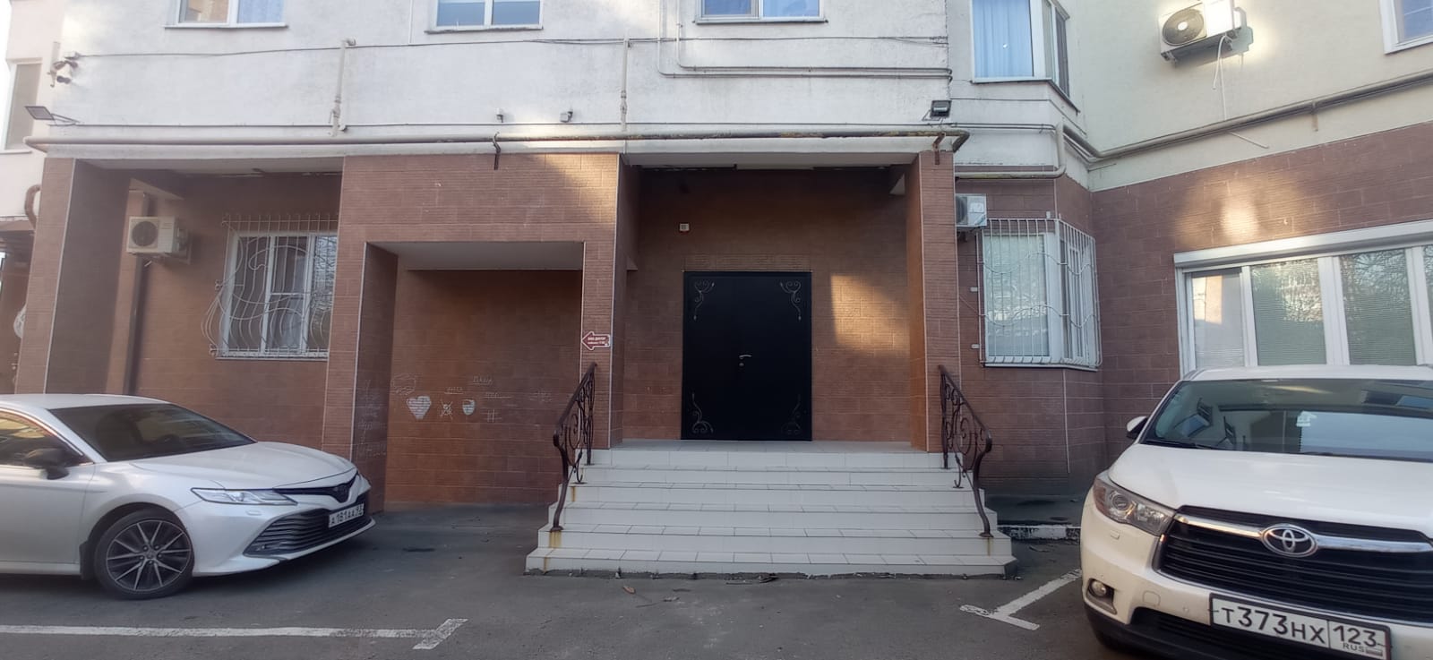 Предлагаем к аренде офисное помещение площадью 30 м², на 1ом этаже по ул. Ефремова д.101, напрямую от собственника._0