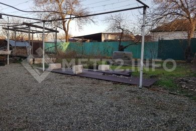 Предлагаем к продаже частный дом площадью 50 м², 30 соток земли в самом центре ст. Советской._16