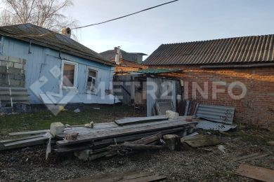 Предлагаем к продаже частный дом площадью 50 м², 30 соток земли в самом центре ст. Советской._17