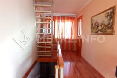 Предлагаем к продаже 2х этажный частный дом площадью 190 м², 10 соток земли в 32 Совхозе._26