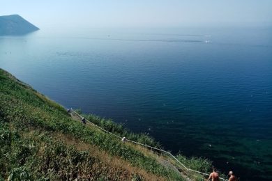 Предлагаем к продаже   двухэтажный гостевой дом в городе Анапа, общей площадью 280 м² , по ул.Магнолии д. 8, напрямую от собственника._23