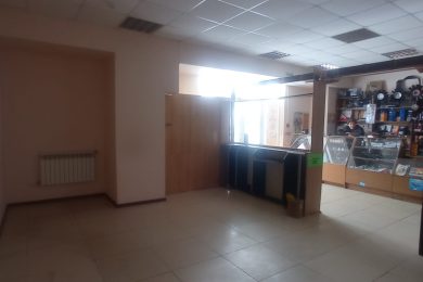 Предлагаем к аренде торговое помещение площадью 40 м² в общем зале с магазином Автозапчастей по ул. Карла маркса, напрямую от собственника._4