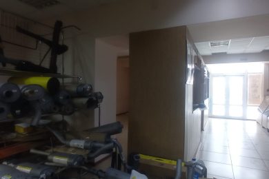 Предлагаем к аренде торговое помещение площадью 40 м² в общем зале с магазином Автозапчастей по ул. Карла маркса, напрямую от собственника._6