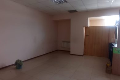 Предлагаем к аренде торговое помещение площадью 40 м² в общем зале с магазином Автозапчастей по ул. Карла маркса, напрямую от собственника._3