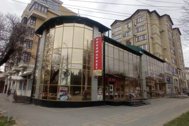 Предлагаем к аренде офисные помещения в  центре г.Армавир площадью 75м² на 2-ом этаже, по ул. Комсомольская напрямую от собственника._0