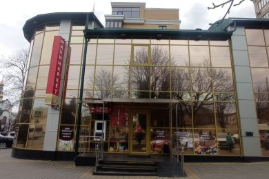 Предлагаем к аренде офисные помещения в  центре г.Армавир площадью 75м² на 2-ом этаже, по ул. Комсомольская напрямую от собственника._1