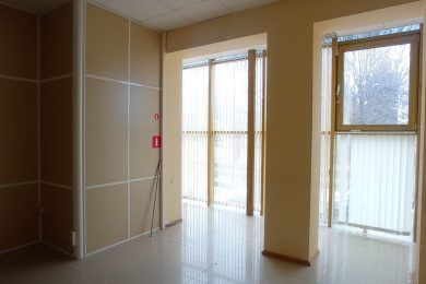 Предлагаем к аренде офисные помещения в  центре г.Армавир площадью 75м² на 2-ом этаже, по ул. Комсомольская напрямую от собственника._5