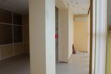 Предлагаем к аренде офисные помещения в  центре г.Армавир площадью 75м² на 2-ом этаже, по ул. Комсомольская напрямую от собственника._6