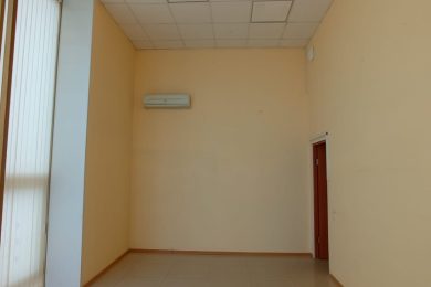 Предлагаем к аренде офисные помещения в  центре г.Армавир площадью 75м² на 2-ом этаже, по ул. Комсомольская напрямую от собственника._4