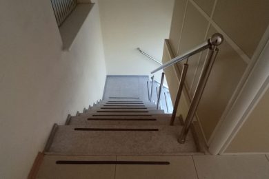 Предлагаем к аренде офисные помещения в  центре г.Армавир площадью 75м² на 2-ом этаже, по ул. Комсомольская напрямую от собственника._14