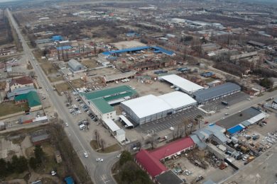 Предлагаем торговые площади  к аренде по у Келермесское шоссе д. 8, общей площадью 3276 м², напрямую от собственника._1