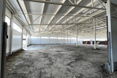 Предлагаем торговые площади  к аренде по у Келермесское шоссе д. 8, общей площадью 3276 м², напрямую от собственника._4