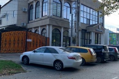 Предлагаем к аренде помещение свободного назначения в цокольном этаже,общей площадью 388 м², по ул. Халтурина 89, напрямую от Собственника._1