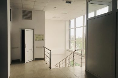 Предлагаем к аренде помещение свободного назначения на втором этаже, общей площадью 42 м², напрямую от собственника, по ул. Каспарова._3