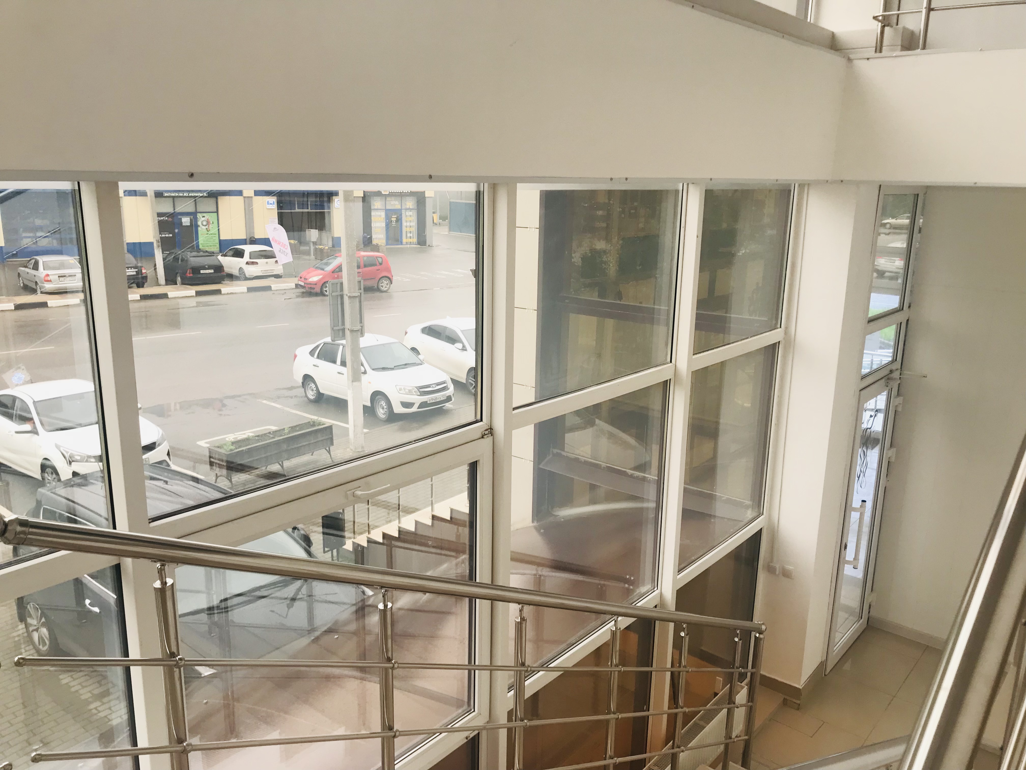 Предлагаем к аренде помещение свободного назначения на втором этаже, общей площадью 42 м², напрямую от собственника, по ул. Каспарова._2