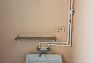 Предлагаем к аренде офисные помещения в центре г. Армавира гостинице Северной, площадью от 15 м², по ул.Мира 47 напрямую от собственника._6