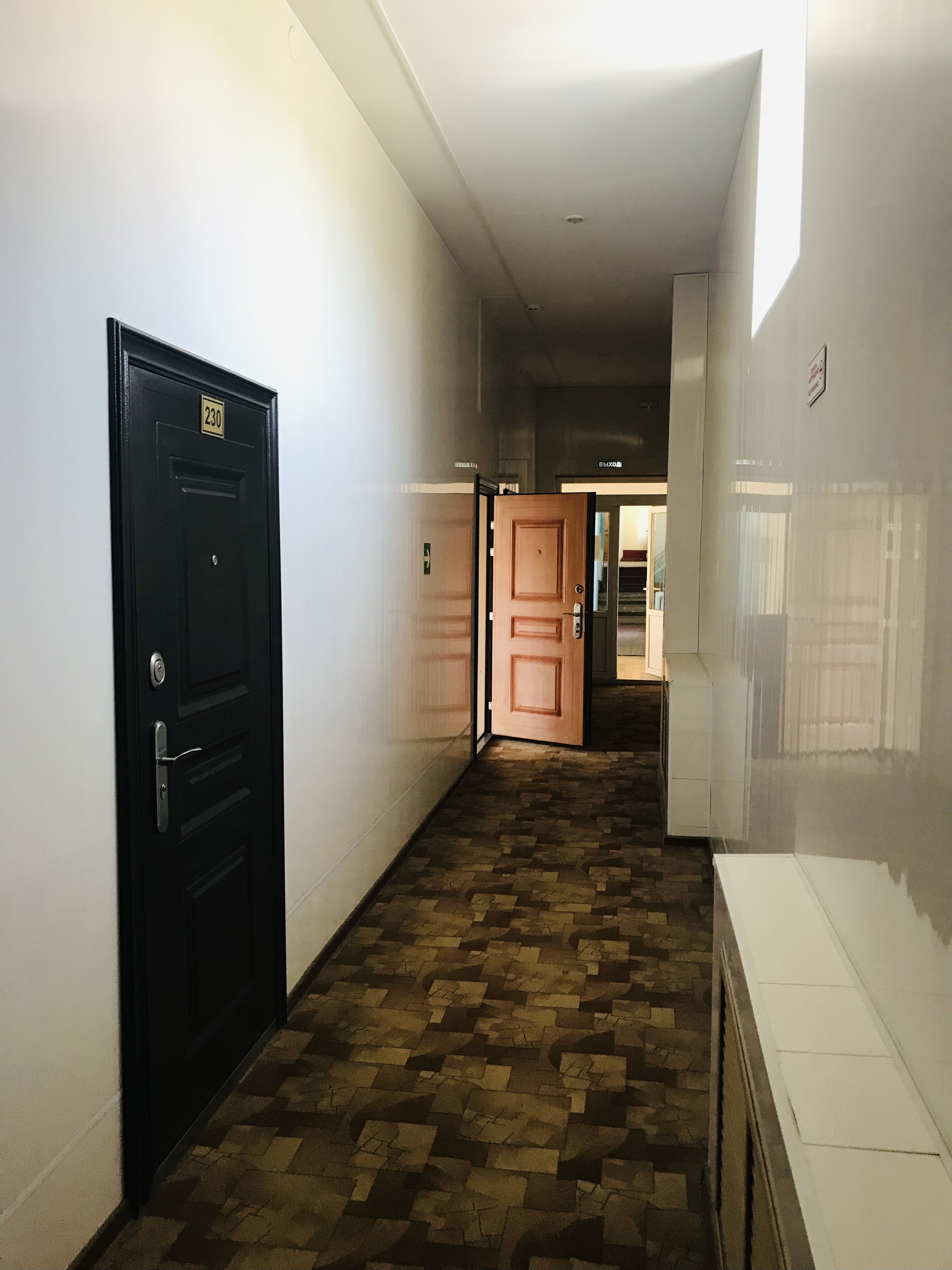Предлагаем к аренде офисные помещения в центре г. Армавира гостинице Северной, площадью от 15 м², по ул.Мира 47 напрямую от собственника._1