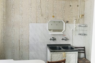 Предлагаем к аренде офисное помещение в центре города Армавира в гостинице Северной, площадью  30 м², по ул.Мира 47 напрямую от Собственника._4