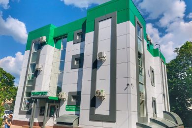 Предлагаем к аренде офисные помещения в цокольном этаже, районе детской поликлиники № 2, площадью  20 м², по ул. Энгельса д. 14, напрямую от собственника._2