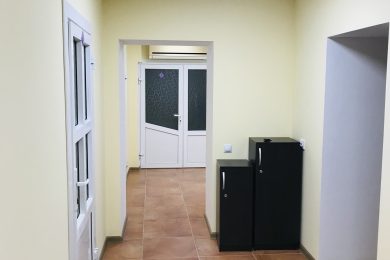 Предлагаем к аренде офисные помещения в цокольном этаже, районе детской поликлиники № 2, площадью  20 м², по ул. Энгельса д. 14, напрямую от собственника._5