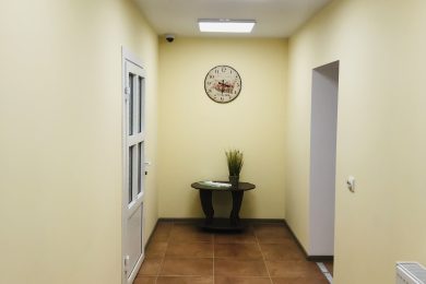 Предлагаем к аренде офисные помещения в цокольном этаже, районе детской поликлиники № 2, площадью  20 м², по ул. Энгельса д. 14, напрямую от собственника._6