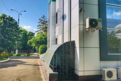 Предлагаем к аренде офисные помещения в цокольном этаже, районе детской поликлиники № 2, площадью  20 м², по ул. Энгельса д. 14, напрямую от собственника._3