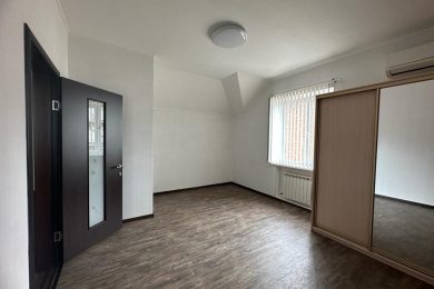 Предлагаем к аренде помещение свободного назначения с офисным расположением кабинетов, районе ЗАГСа, площадью 100 м², по ул. Роза Люксембург д. 14, напрямую от Собственника._14