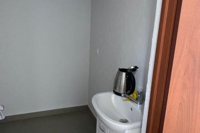 Предлагаем к аренде помещение свободного назначения  на второй этаже, общей площадью 100 м², по ул. Горького 283 напрямую от Собственника._6