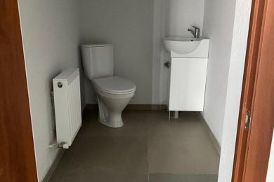 Предлагаем к аренде помещение свободного назначения  на второй этаже, общей площадью 100 м², по ул. Горького 283 напрямую от Собственника._5