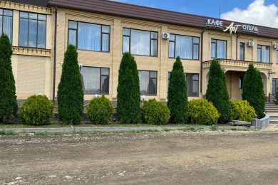Предлагаем к продаже действующую гостиницу, по адресу г.о. Армавир, Р-217 Кавказ, 165-й километр, общей площадью 970 м², на прямую от Собственника._2