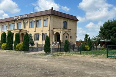 Предлагаем к продаже действующую гостиницу, по адресу г.о. Армавир, Р-217 Кавказ, 165-й километр, общей площадью 970 м², на прямую от Собственника._1