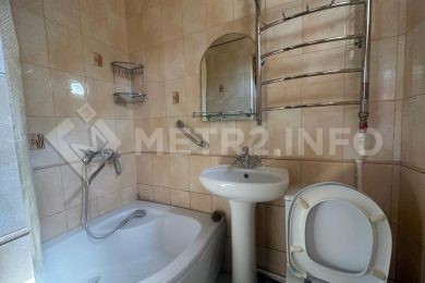 Сдается 2-х комнатный жакт в центре города._15