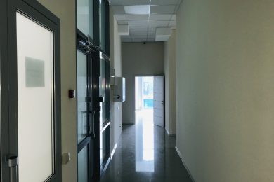 Предлагаем к аренде офисные помещения площадью 450 м² на втором этаже по проспекту Кулакова 15 Б, напрямую от собственника._9