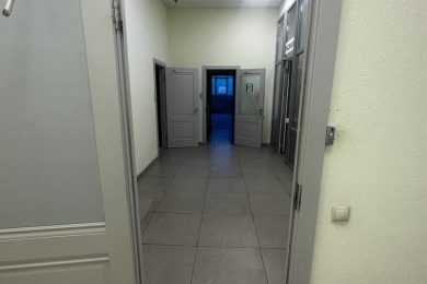 Предлагаем к аренде помещение свободного назначения площадью 450 м² в цокольном этаже по проспекту Кулакова 15 Б, напрямую от собственника._9