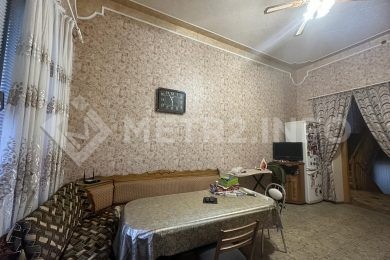 Предлагаем к продаже 3х этажный кирпичный дом в г. Армавир, район дома Офицеров, общая площадь дома 406 м², на земельном участке 823 м²., напрямую от Собственника._3