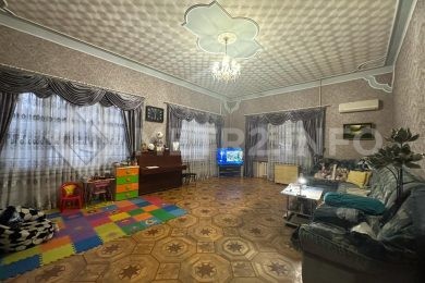 Предлагаем к продаже 3х этажный кирпичный дом в г. Армавир, район дома Офицеров, общая площадь дома 406 м², на земельном участке 823 м²., напрямую от Собственника._6