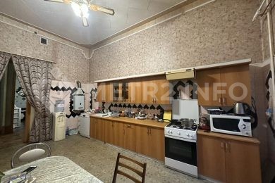 Предлагаем к продаже 3х этажный кирпичный дом в г. Армавир, район дома Офицеров, общая площадь дома 406 м², на земельном участке 823 м²., напрямую от Собственника._2