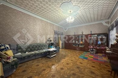 Предлагаем к продаже 3х этажный кирпичный дом в г. Армавир, район дома Офицеров, общая площадь дома 406 м², на земельном участке 823 м²., напрямую от Собственника._4