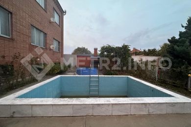 Предлагаем к продаже 3х этажный кирпичный дом в г. Армавир, район дома Офицеров, общая площадь дома 406 м², на земельном участке 823 м²., напрямую от Собственника._33