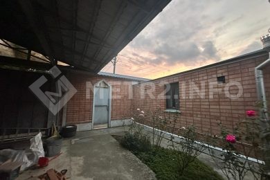 Предлагаем к продаже 3х этажный кирпичный дом в г. Армавир, район дома Офицеров, общая площадь дома 406 м², на земельном участке 823 м²., напрямую от Собственника._36