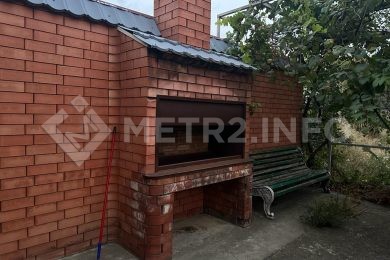 Предлагаем к продаже 3х этажный кирпичный дом в г. Армавир, район дома Офицеров, общая площадь дома 406 м², на земельном участке 823 м²., напрямую от Собственника._39