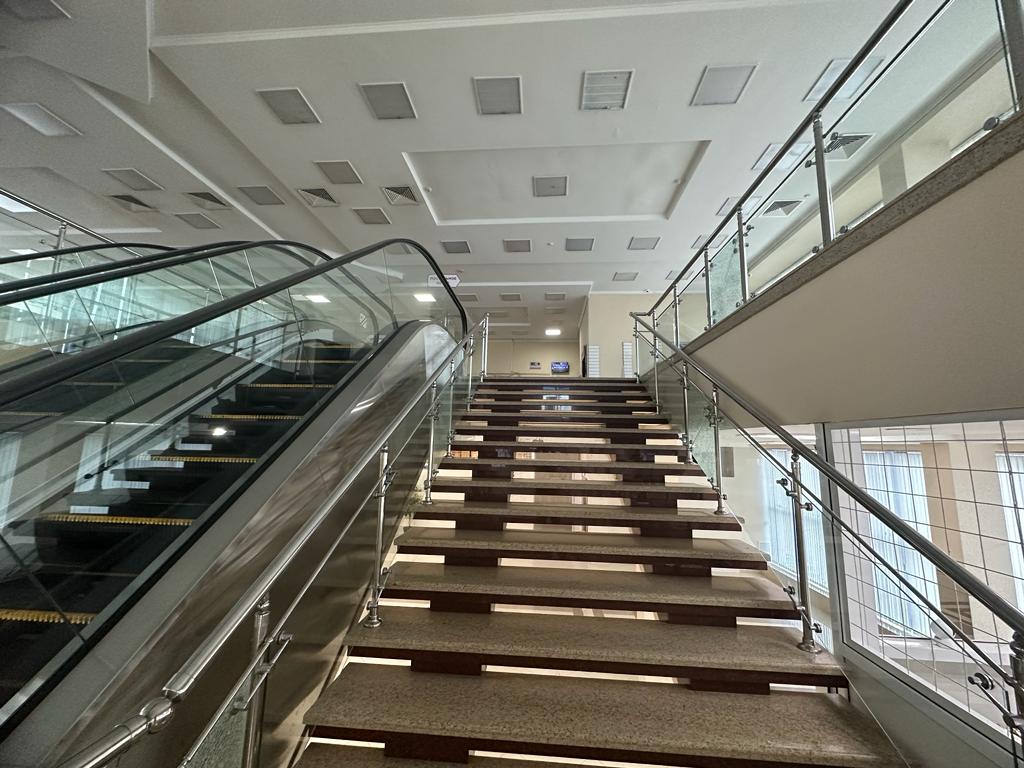 Сдам торговое помещение на втором этаже в ТЦ «ОСКАР», площадью 820 м², напрямую от собственника._3