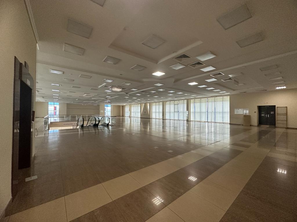Сдам торговое помещение на втором этаже в ТЦ «ОСКАР», площадью 820 м², напрямую от собственника._4