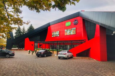 Предлагаем к аренде помещение свободного назначения на первом этаже по ул. 50 лет ВЛКСМ, 1, площадью 250 м², напрямую от собственника._0