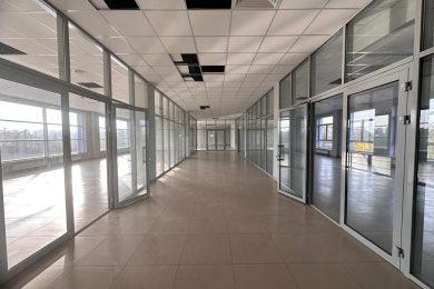 Предлагаем к аренде 3-х этажное помещение свободного назначения в Прикубанском микрорайоне (ЖК «Дыхание», КП «Николино парк») площадь 500 м2 сдается 1ый 2ой и 3ий этаж общей площадью 2370 м2, по ул. Сталинградская д.1, напрямую от Собственника._19