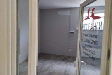 Предлагаем к аренде помещение свободного назначения на первом этаже, общей площадью 250 м², пос. Яблоновский ул. Гагарина152 напрямую от Собственника._2