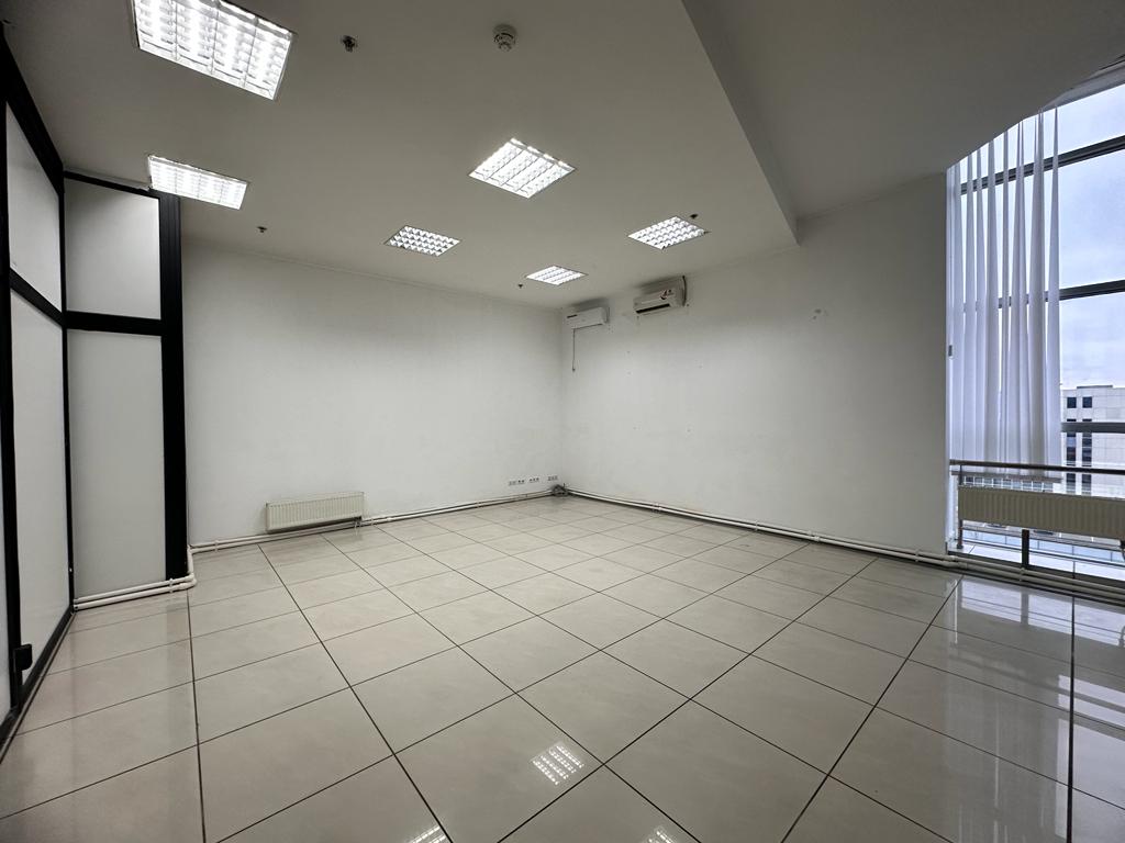 Предлагаем к аренде офисные помещения в офисном центре площадь  6 м² на 4-ом этаже, напрямую от Собственника._24